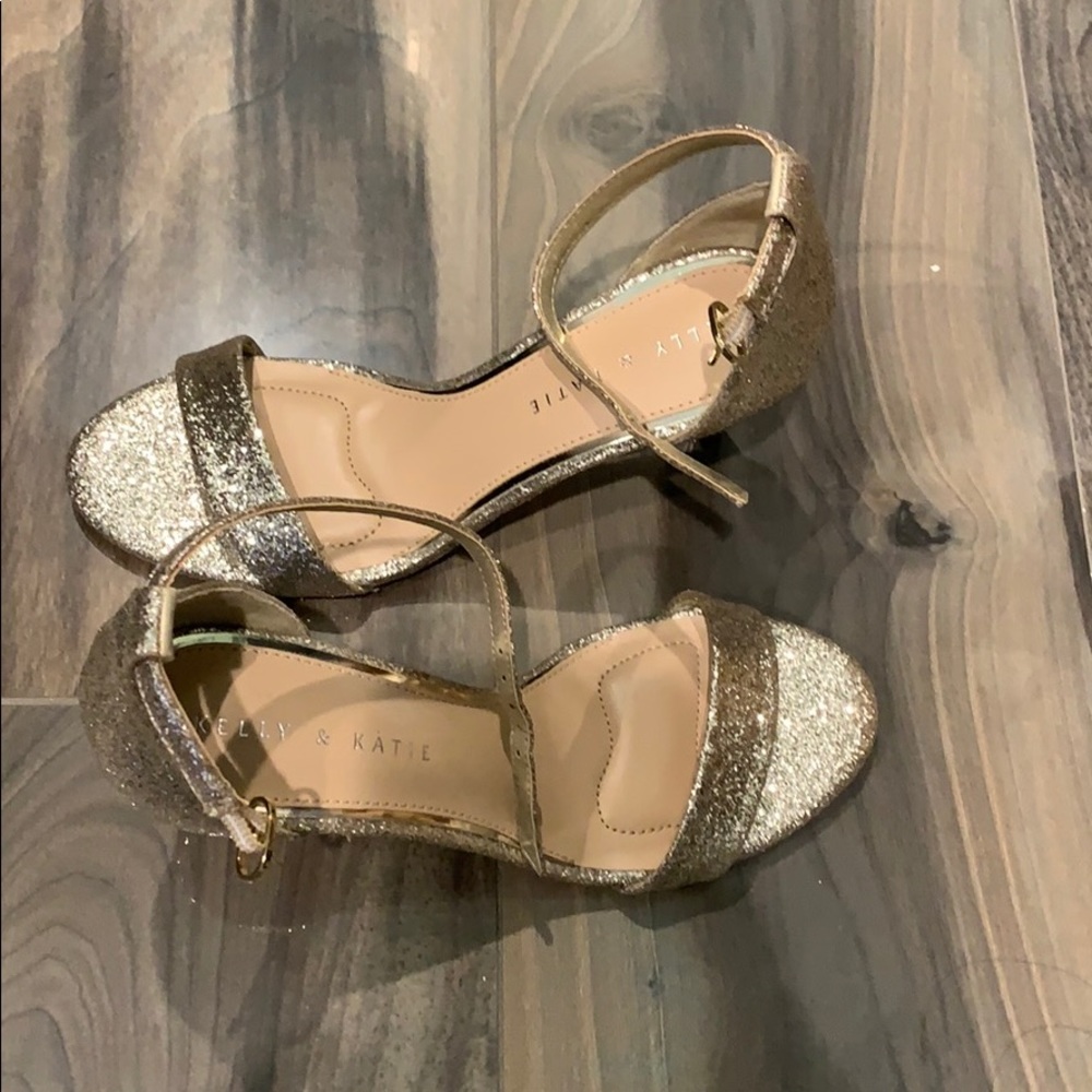 Shoes - Picture 2 of 3
